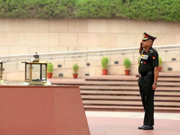 New Delhi: जनरल मनोज पांडे ने थल सेनाध्यक्ष का पद छोड़ा