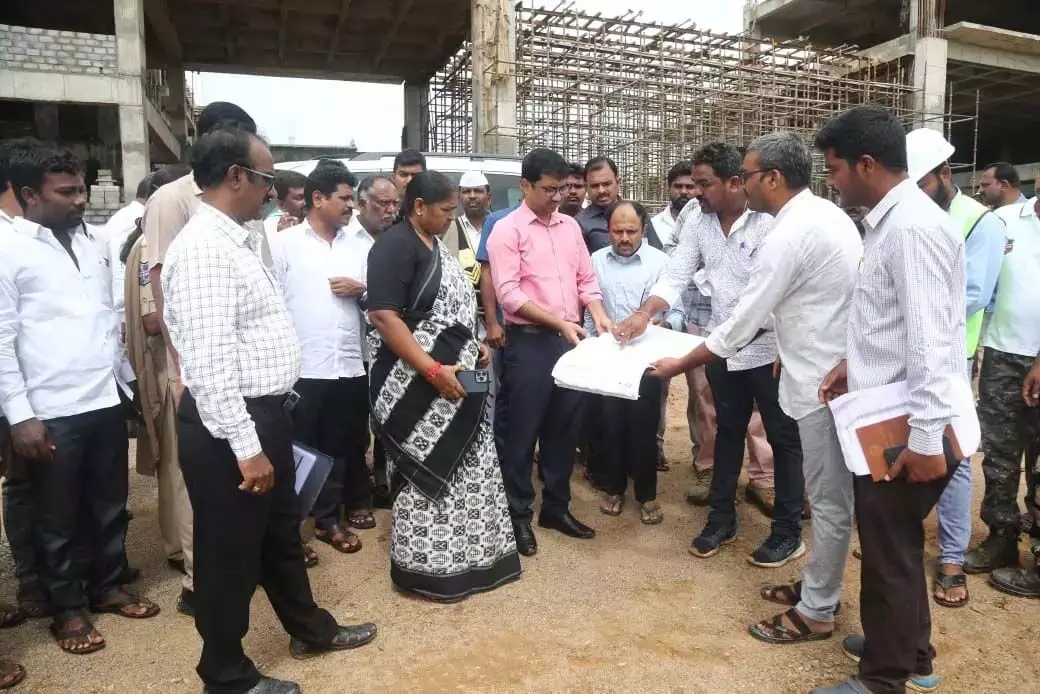 Telangana: मंत्री सीताक्का ने मुलुगु जिले की परियोजनाओं में तेजी लाने का आग्रह किया