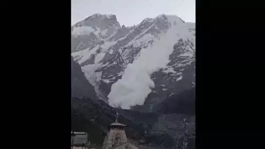Kedarnath में गांधी सरोवर के ऊपर हुआ भारी हिमस्खलन