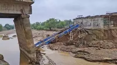 Jharkhand: गर्डर टूटने से गिरा निर्माणाधीन पुल