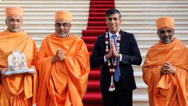 UK: ऋषि सुनक ने लंदन के BAPS मंदिर में चुनाव प्रचार के दौरान हिंदू धर्म का किया आह्वान