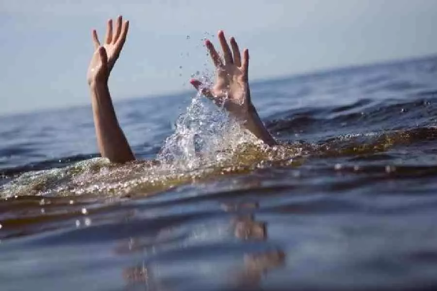Malda में गंगा नदी में नहाने गए तीन स्कूली बच्चे लापता हो गए