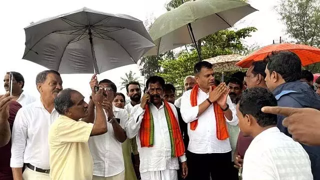 Karnataka: दक्षिण कन्नड़ सांसद कैप्टन बृजेश चौटा ने बारिश से प्रभावित मंगलुरु इलाकों का दौरा किया