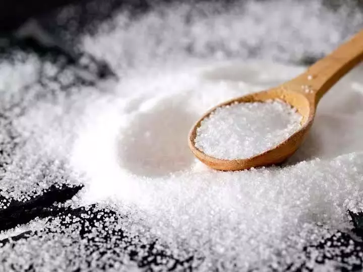 Salt Side Effects: ज्यादा नमक सेहत के लिए बन सकता है परेशानी