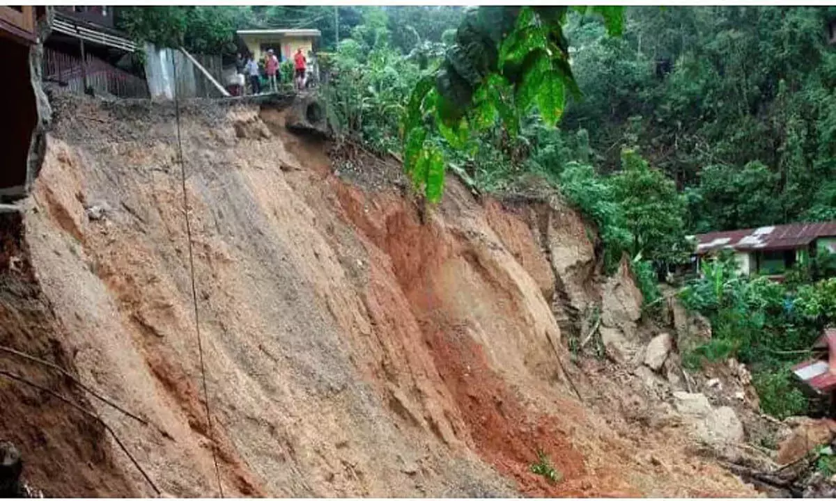 ARUNACHAL प्रदेश के कई जिलों में बारिश के कारण भूस्खलन से सड़क संपर्क टूटा