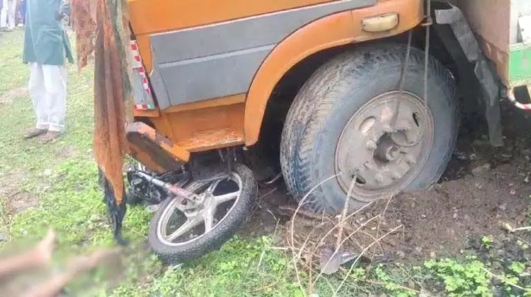 Road Accident: ट्रक ने बाइक सवार को कुचला, दर्दनाक मौत