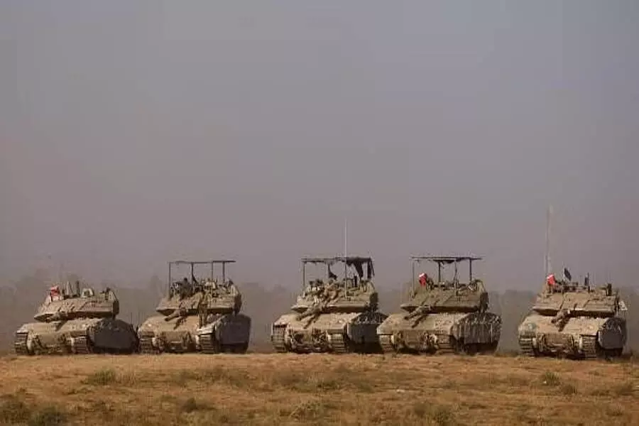 इज़रायली टैंक उत्तरी और दक्षिणी Gaza के इलाकों में आगे बढ़े, लड़ाई जारी