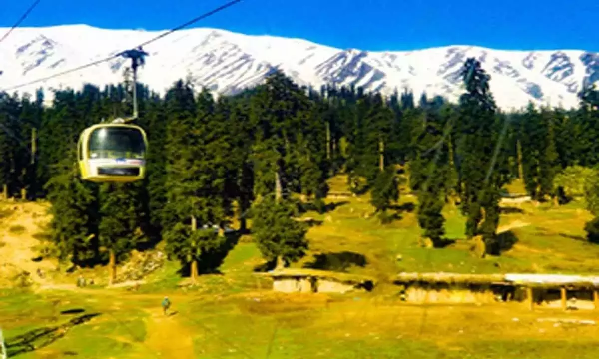 Jammu: सुरक्षा बलों ने J&K, गुलमर्ग स्की रिसॉर्ट के ऊंचे इलाकों में अभियान शुरू किया