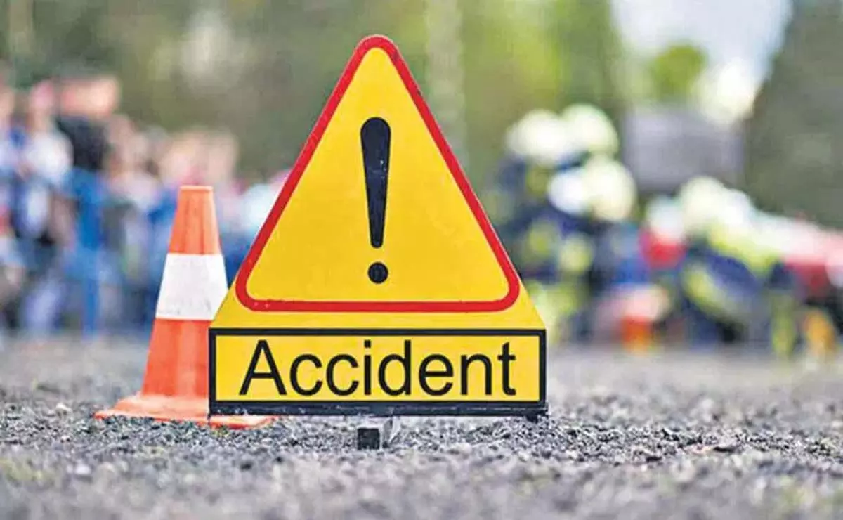 Hyderabad: चादरघाट में सड़क दुर्घटना में बाइक और टैक्सी चालक की मौत