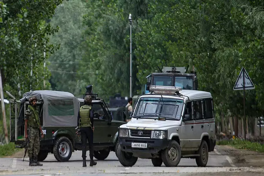 J&K के बारामुल्ला में सुरक्षा बलों ने घेराबंदी और तलाशी अभियान किया शुरू