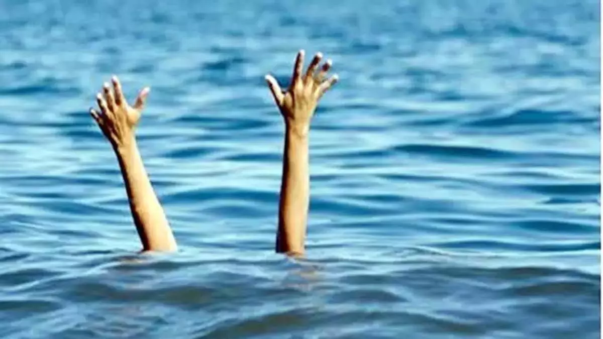 Pune: जलाशय में बच्ची-महिला की डूबकर मौत, तीन बच्चे लापता
