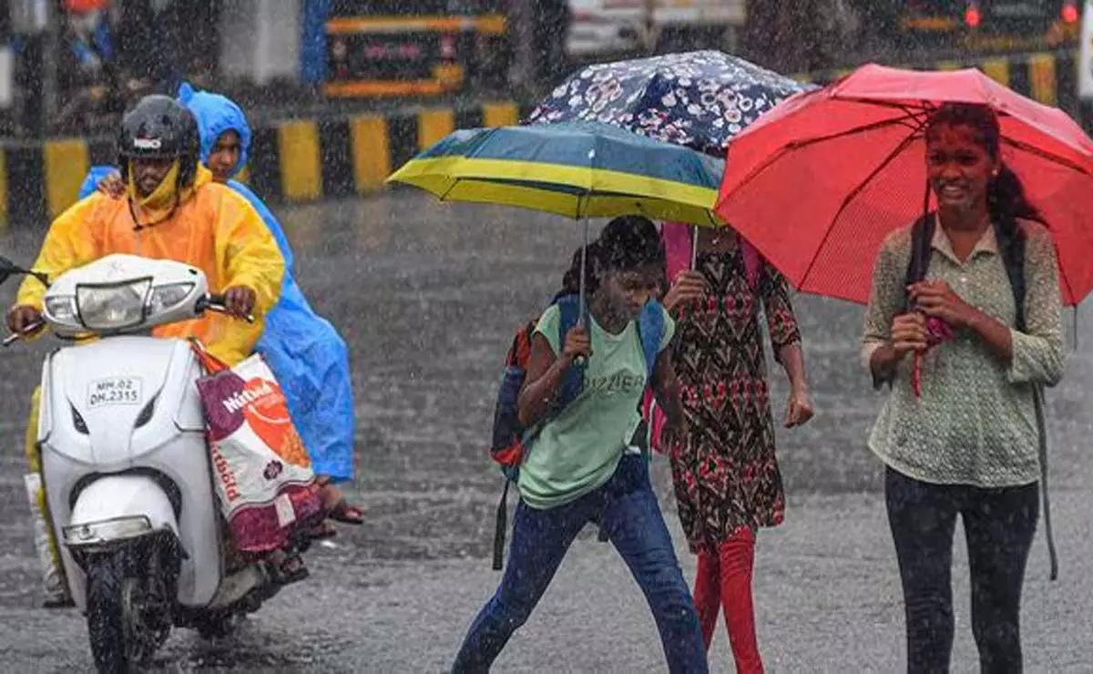 Delhi: देश के अधिकांश हिस्सों में गुरुवार तक भारी बारिश की संभावना
