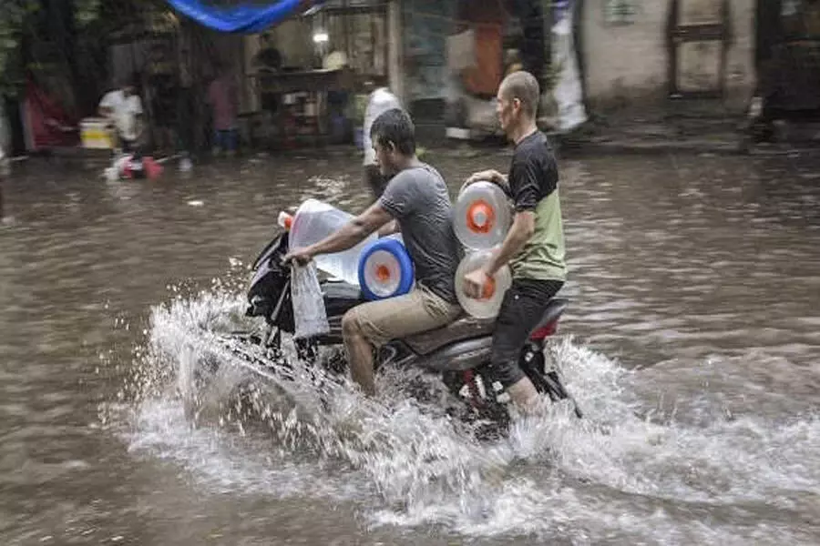 Gujarat, Rajasthan में मानसून आगे बढ़ा, भारी बारिश से सामान्य जनजीवन प्रभावित