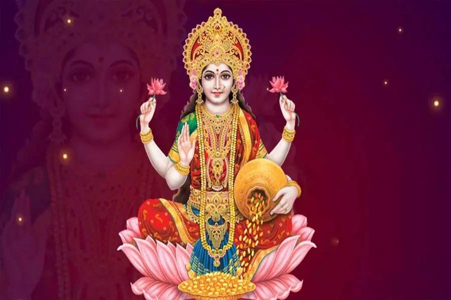 Lakshmi Ma: धन-धान्य के लिए करें देवी लक्ष्मी के चमत्कारी उपाय