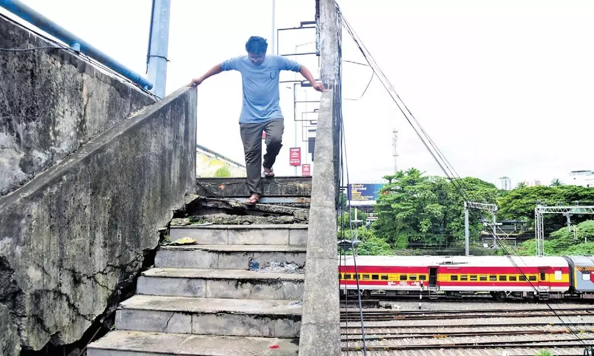 Kerala News: ए एल जैकब आरओबी की सीढ़ियां मुख्य संरचना से अलग होने से निवासी चिंतित