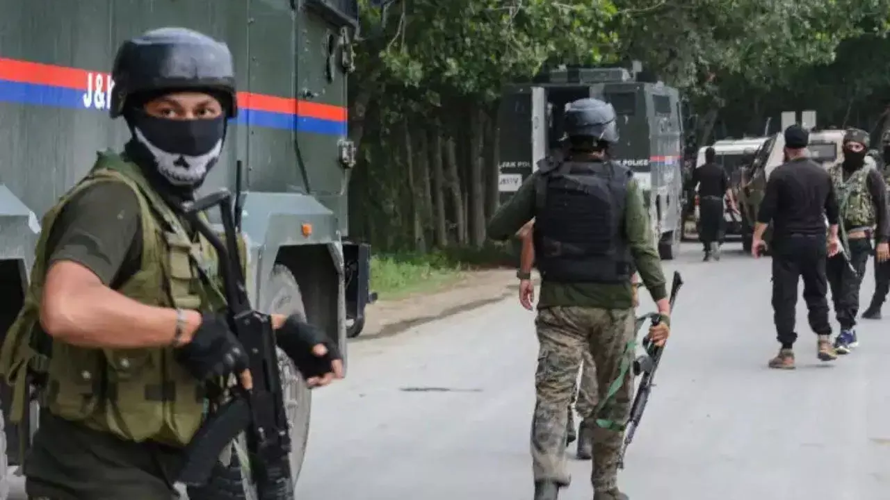 Jammu and Kashmir News:  जम्मू कश्मीर पुलिस ने सोपोर में आतंकवादी सहयोगी गिरफ्तार