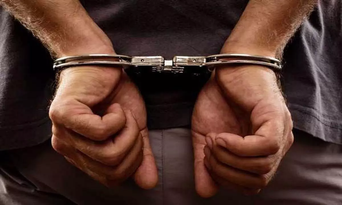 PUNJAB NEWS: नशीले पदार्थ, तीन राइफल और पांच लाख रुपये के साथ छह लोग गिरफ्तार