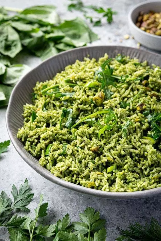 Green Rice: घर में बनाये मनपसंद और हेल्दी अद्भुत हरा चावल की रेसिपी