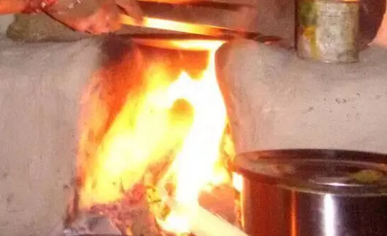 Chhattisgarh: चूल्हा जलाते समय महिला झुलसी, गंभीर रूप से घायल
