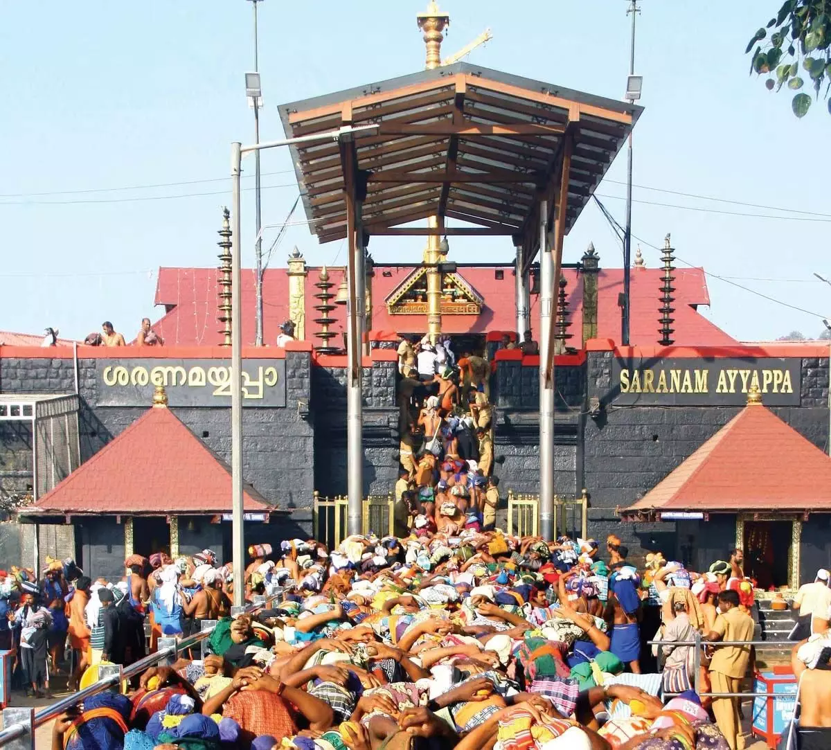 Kerala : त्रावणकोर देवासम बोर्ड ने कहा, सबरीमाला तीर्थयात्रियों के लिए बीमा योजना में रुचि रखने वाली फर्में