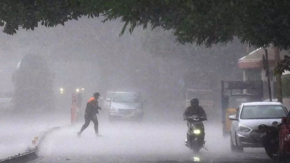 IMD forecast: दिल्ली में गरज और हवाओं का दबदबा वर्षा और तूफान का अनुमान