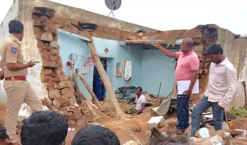 Telangana News: नागरकुरनूल में छत गिरने से मां और तीन बच्चों की मौत