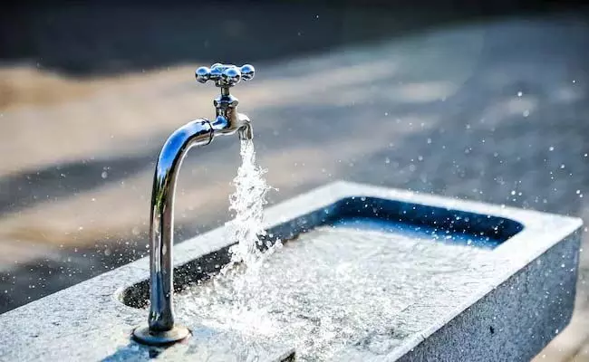 Maharashtra News: एक गांव में दूषित पानी पीने से 93 लोग बीमार