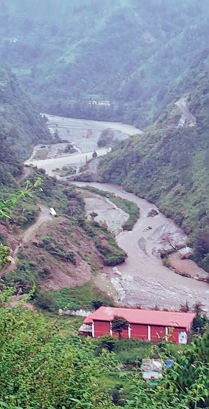 Shimla : निजी कंपनी द्वारा अवैध रूप से मलबा डालने के खिलाफ पुजारली के ग्रामीणों में रोष