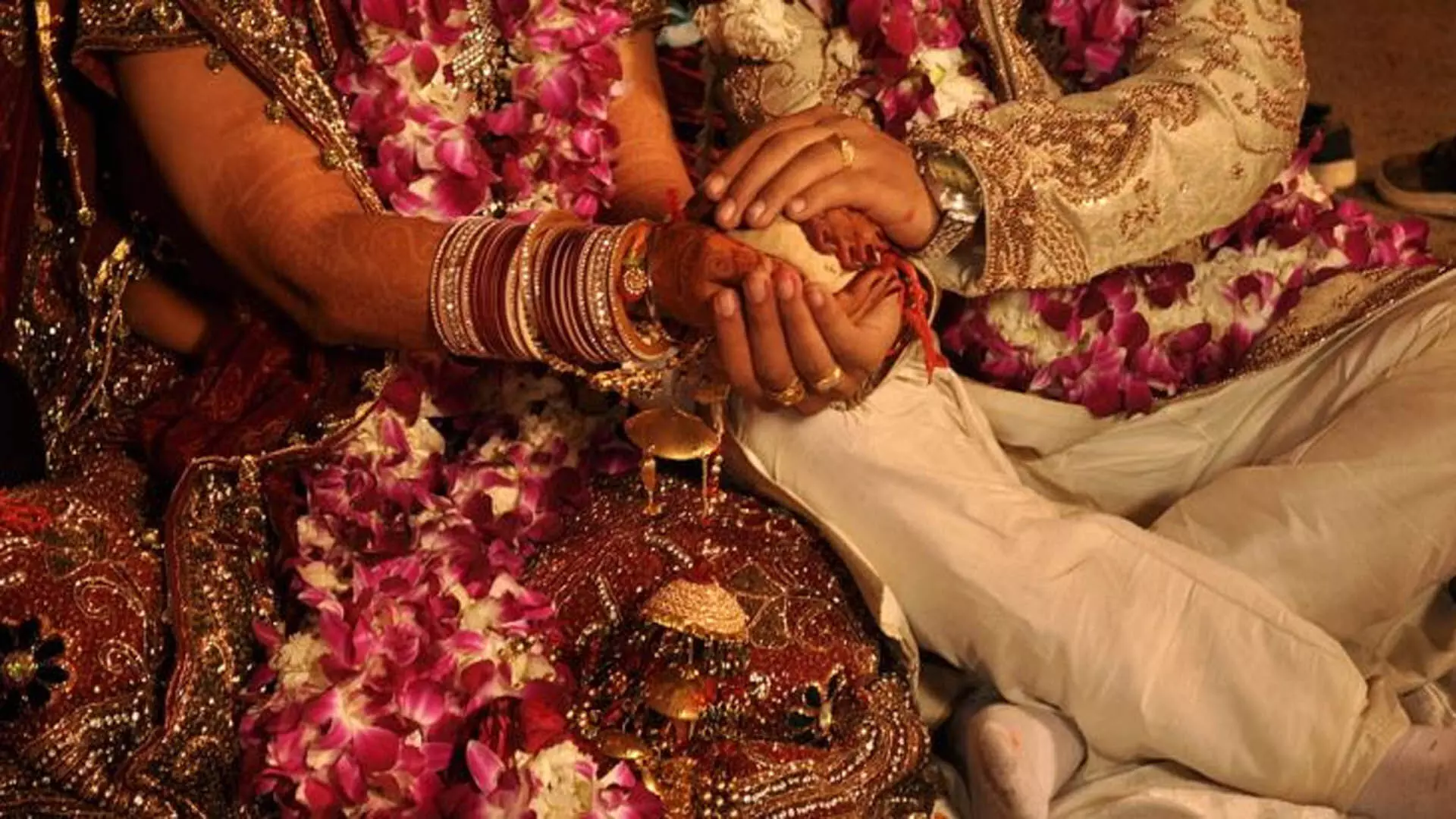 Delhi News:औसत भारतीय शिक्षा की तुलना में विवाह पर दोगुना खर्च करते हैं Report