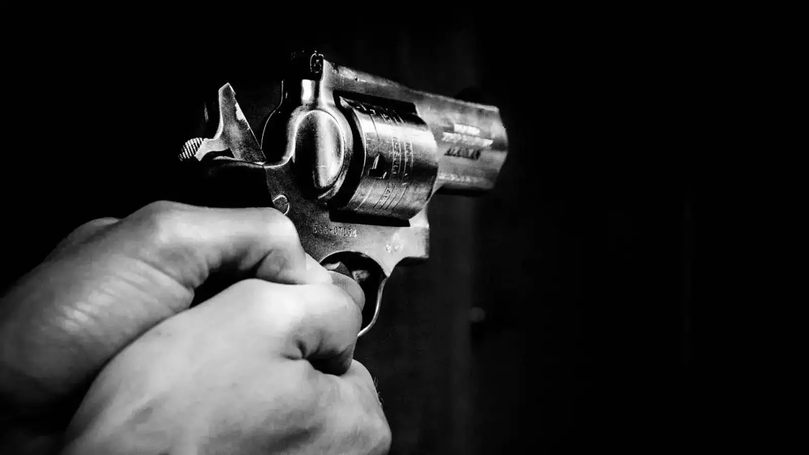 Crime: डेयरी कर्मी व महिला से पैसे लूट गोली मारकर की हत्या