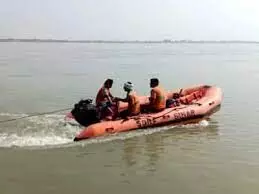 Darbhanga: एसडीआरएफ की टीम को गंगा में डूबे युवक का 30 घंटे बाद भी सुराग नहीं मिला