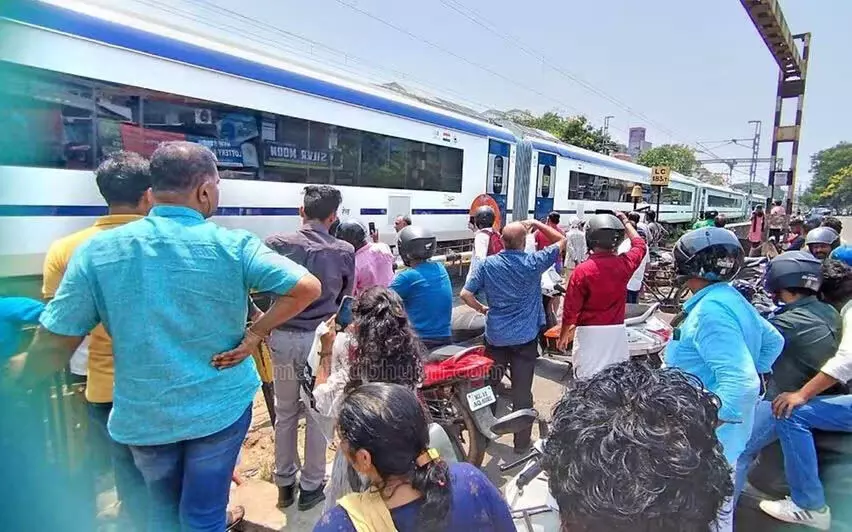 KERALA NEWS : केरल मार्ग पर अतिरिक्त भीड़ को कम करने के लिए विशेष वन-वे वंदे भारत ट्रेन