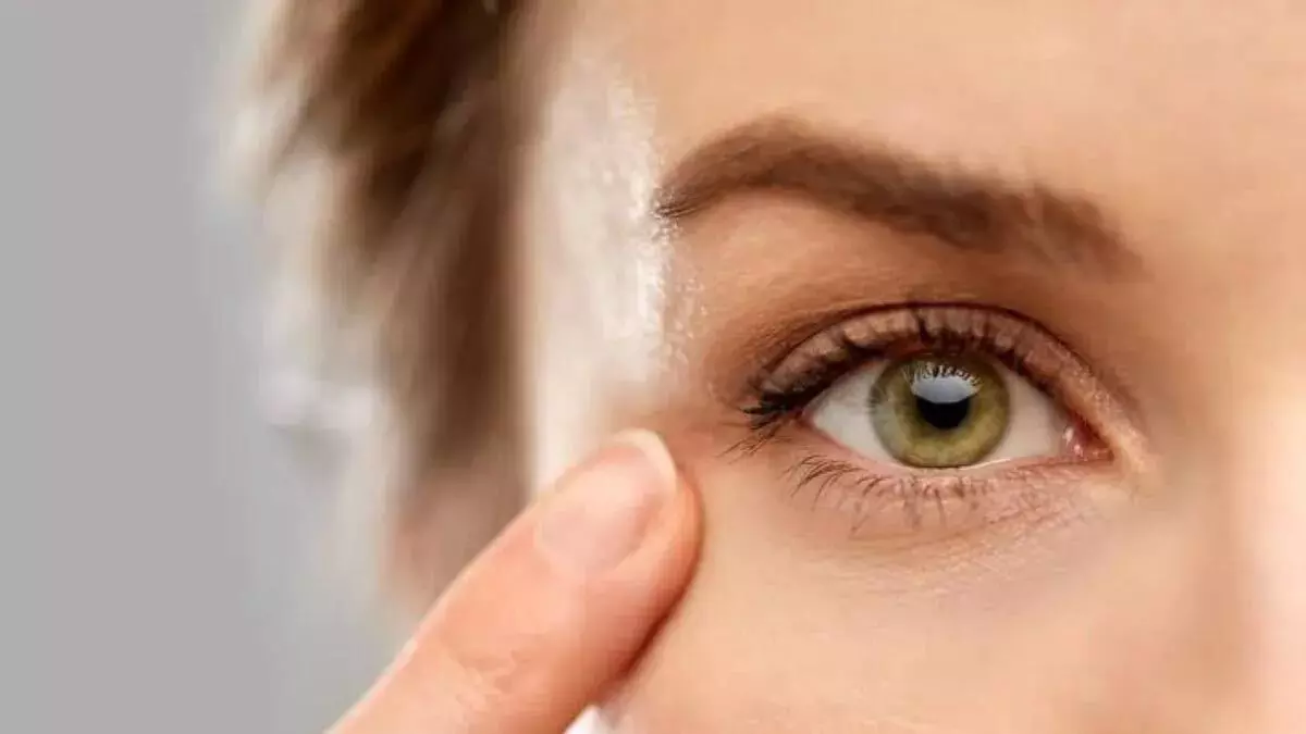beauty tips: आँखों को खूवसूरत बनाये कुछ इन आसान उपायों से