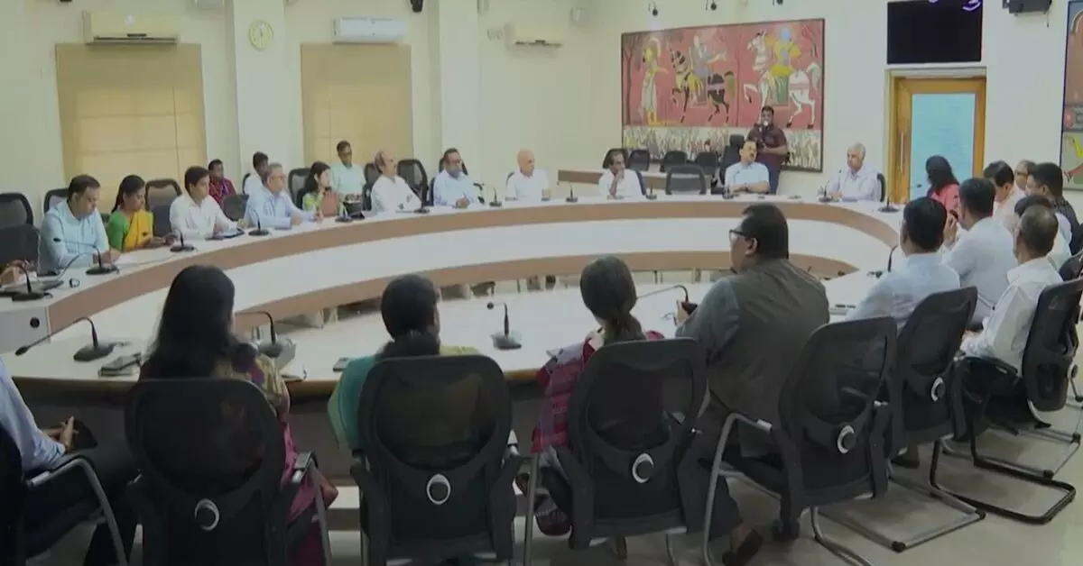 Odisha के मुख्य सचिव मनोज आहूजा ने पहली बैठक की अध्यक्षता की, स्थिति का जायजा लिया