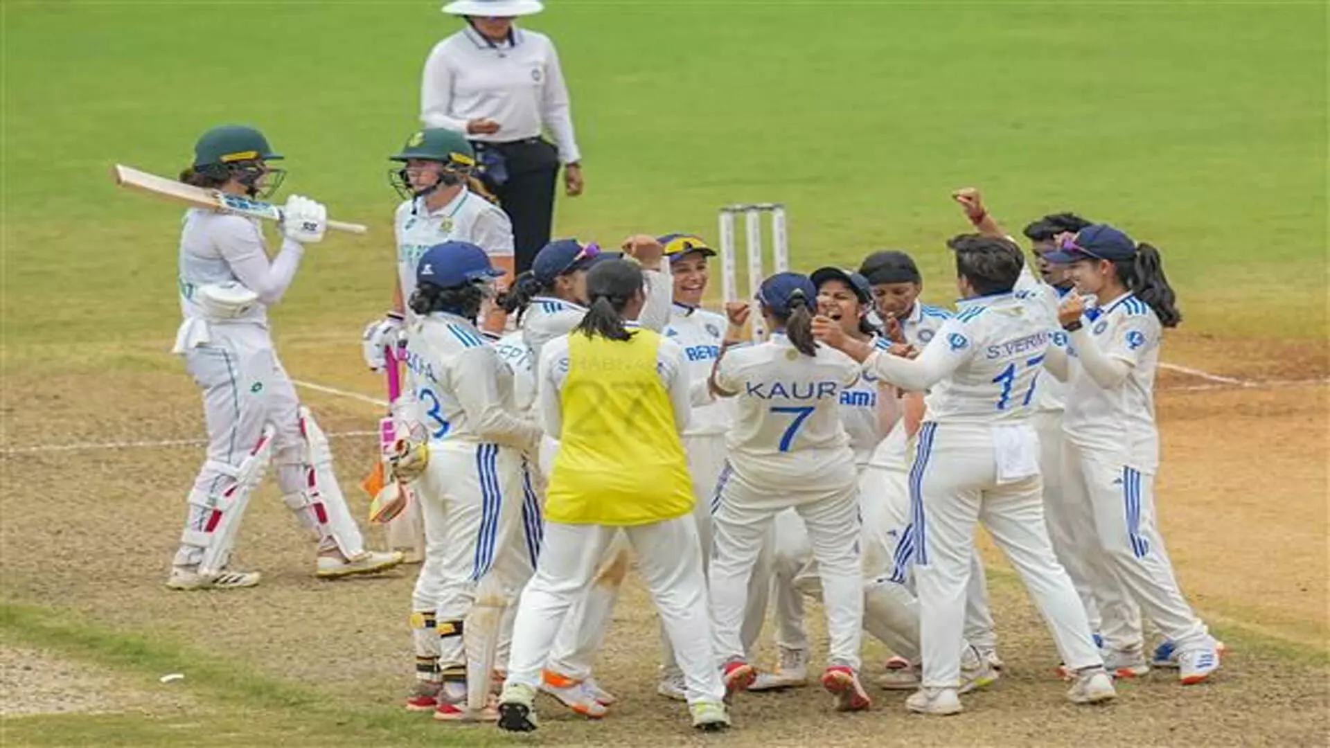 India ने दक्षिण अफ्रीका को हराकर एकमात्र महिला टेस्ट मैच 10 विकेट से जीता