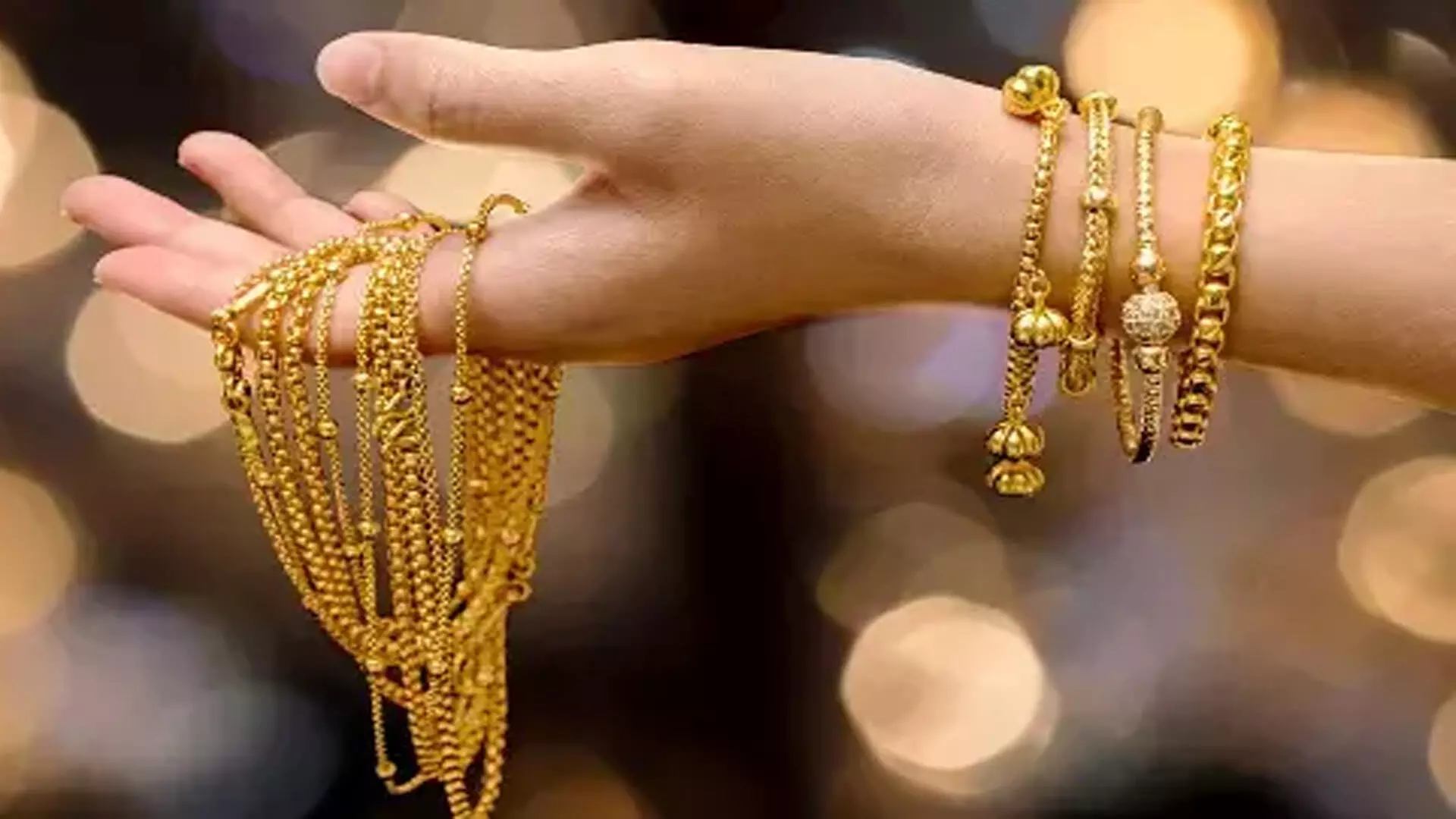 Chennai में सोना स्थिर, चांदी की कीमत 200 रुपये प्रति किलोग्राम बढ़ी
