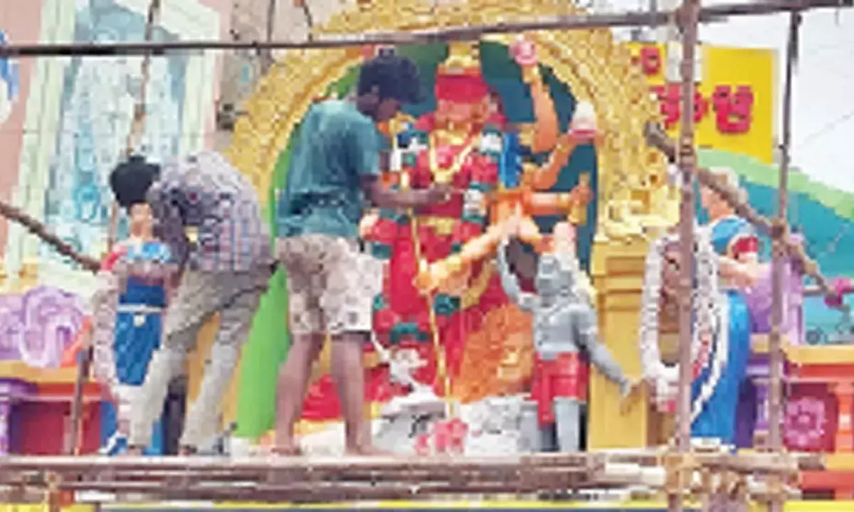 Telangana: लाल दरवाजा महाकाली मंदिर बोनालु उत्सव के लिए तैयार