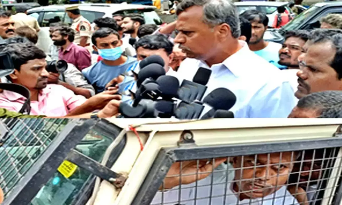 Telangana: बीआरएस विधायक को हिरासत में लिया गया