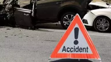 Accident: ऑटोरिक्शा और मोटरसाइकिल में भिड़ंत, 1 की मौत, अन्य घायल