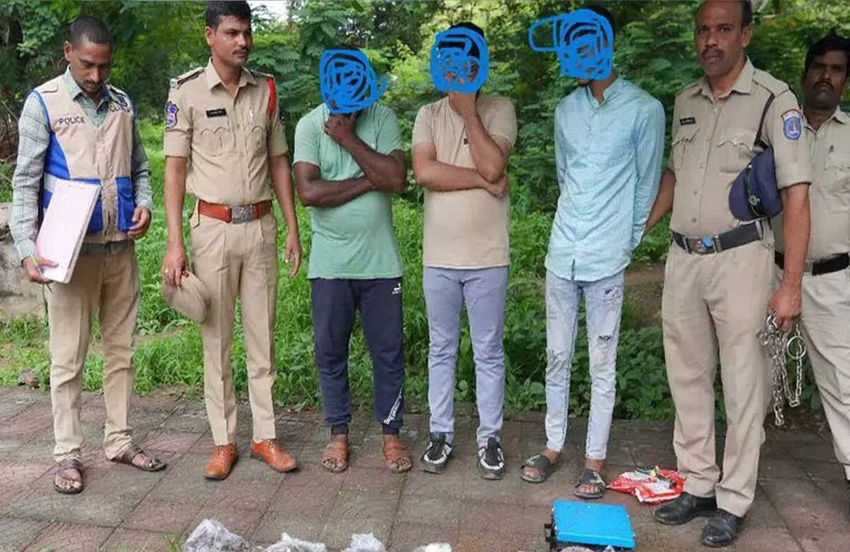 RC Puram: पुलिस ने 30kg गांजा के साथ 3 लोगों को किया गिरफ्तार