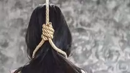 Bharari: महिला ने की घर में फंदा लगाकर आत्महत्या
