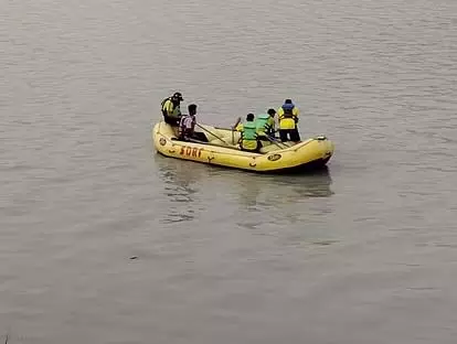 Rishikesh: दुखद घटना, नीम बीच में  युवक और महिला गंगा नदी में डूब गए, तलाश जारी