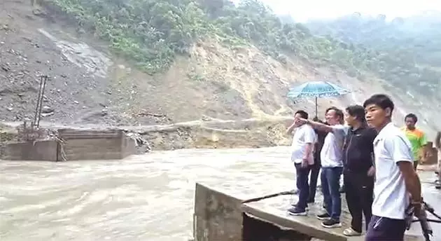 Arunachal : कुरुंग नदी पर बना बेली ब्रिज बह गया
