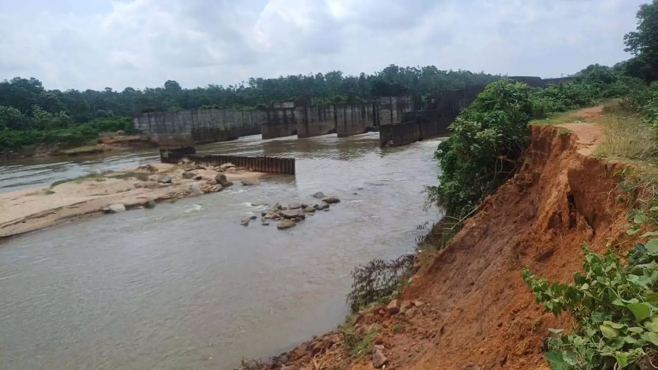 Meghalaya : रोंगथम नदी के कारण ईजीएच गांव का संपर्क कटने पर निवासियों ने हस्तक्षेप की मांग की