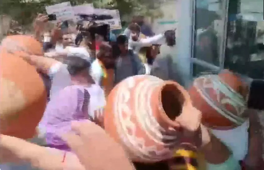 Nagaur: पानी की मांग को लेकर  महिलाओं ने बासनी में किया विरोध