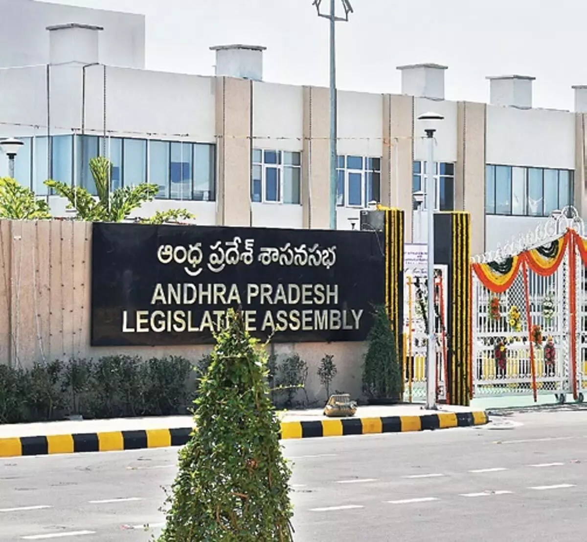 Andhra Pradesh: जेएसपी के हरिप्रसाद, टीडीपी के सी रामचंद्रैया को एमएलसी सीटों के लिए नामित किया