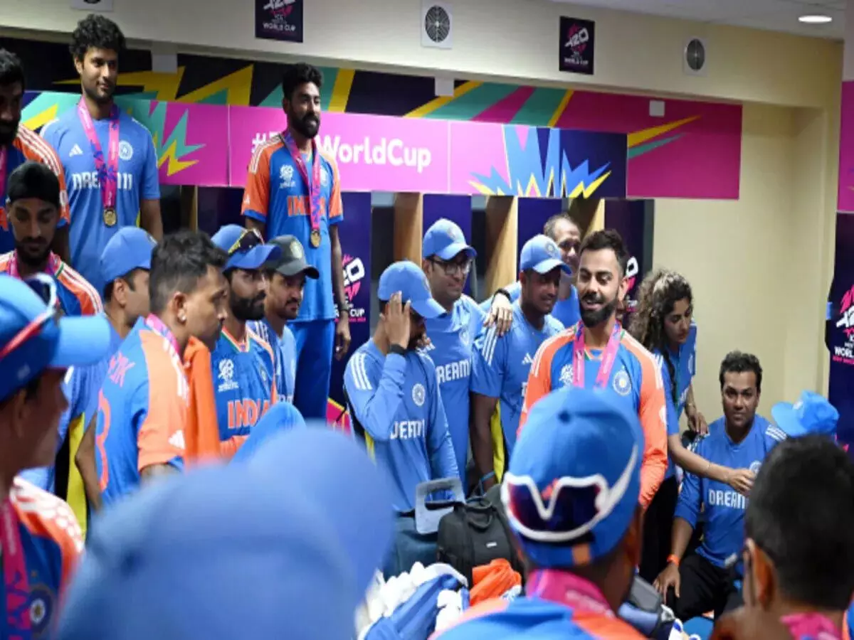 T20 WC ट्रॉफी के साथ बारबाडोस में फंसी टीम इंडिया, भारत लौटने पर PM Modi से मुलाकात की संभावना