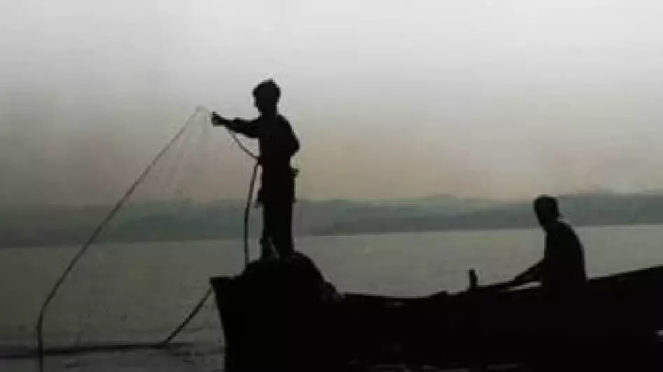 ASSAM NEWS :  वायु सेना ने ब्रह्मपुत्र द्वीप से फंसे 13 मछुआरों को बचाया