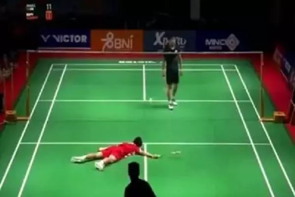 Badminton खेल रहे 17 वर्षीय ख‍िलाड़ी की हार्ट अटैक से मौत