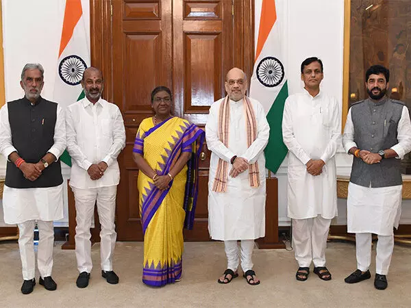 Union Home Minister अमित शाह ने राष्ट्रपति भवन में राष्ट्रपति मुर्मू से की मुलाकात
